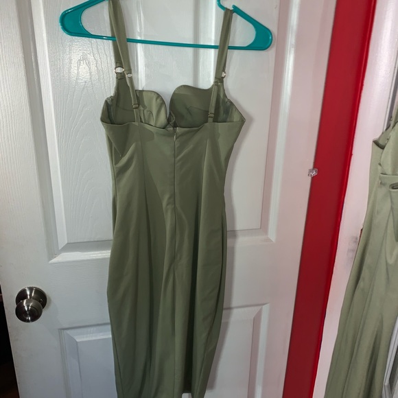 Form fitting midi dress - Picture 3 of 3